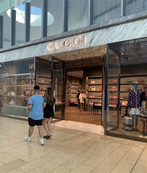 gucci at holt toronto yorkdale